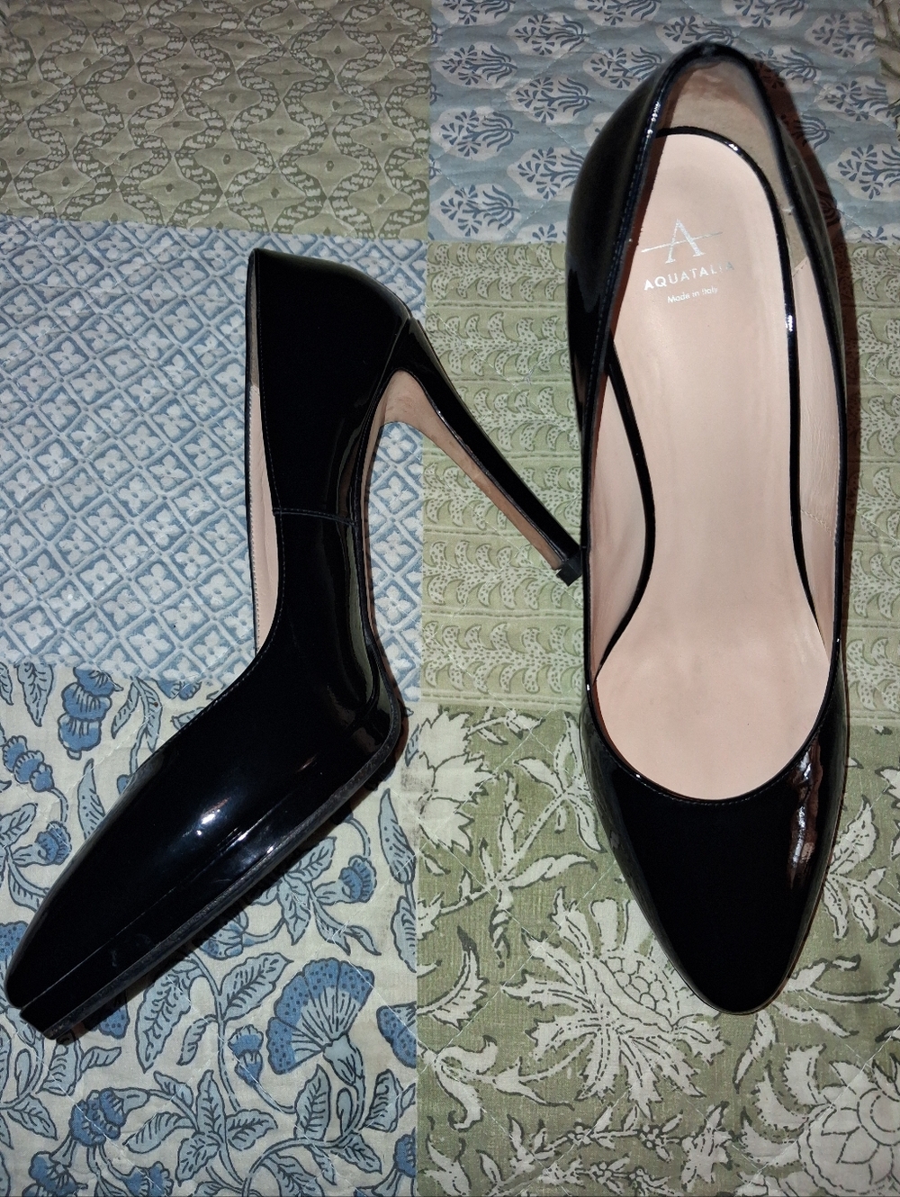 AQUATALIA BLACK PATENT LEATHER PLATFORM ALMOND TOE STILLETO PUMPS